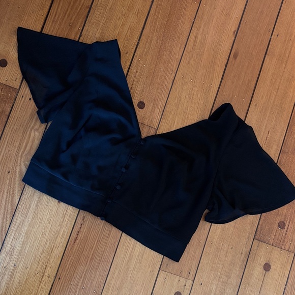 Torrid size 00 flutter-sleeve crop Vneck top w/ faux buttons, smocked back black - Picture 2 of 7